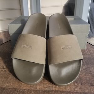 All sainte men's slide size 9 NWOT
